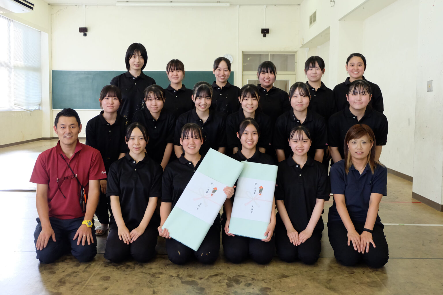 鳥取城北高校書道部優勝　記念写真